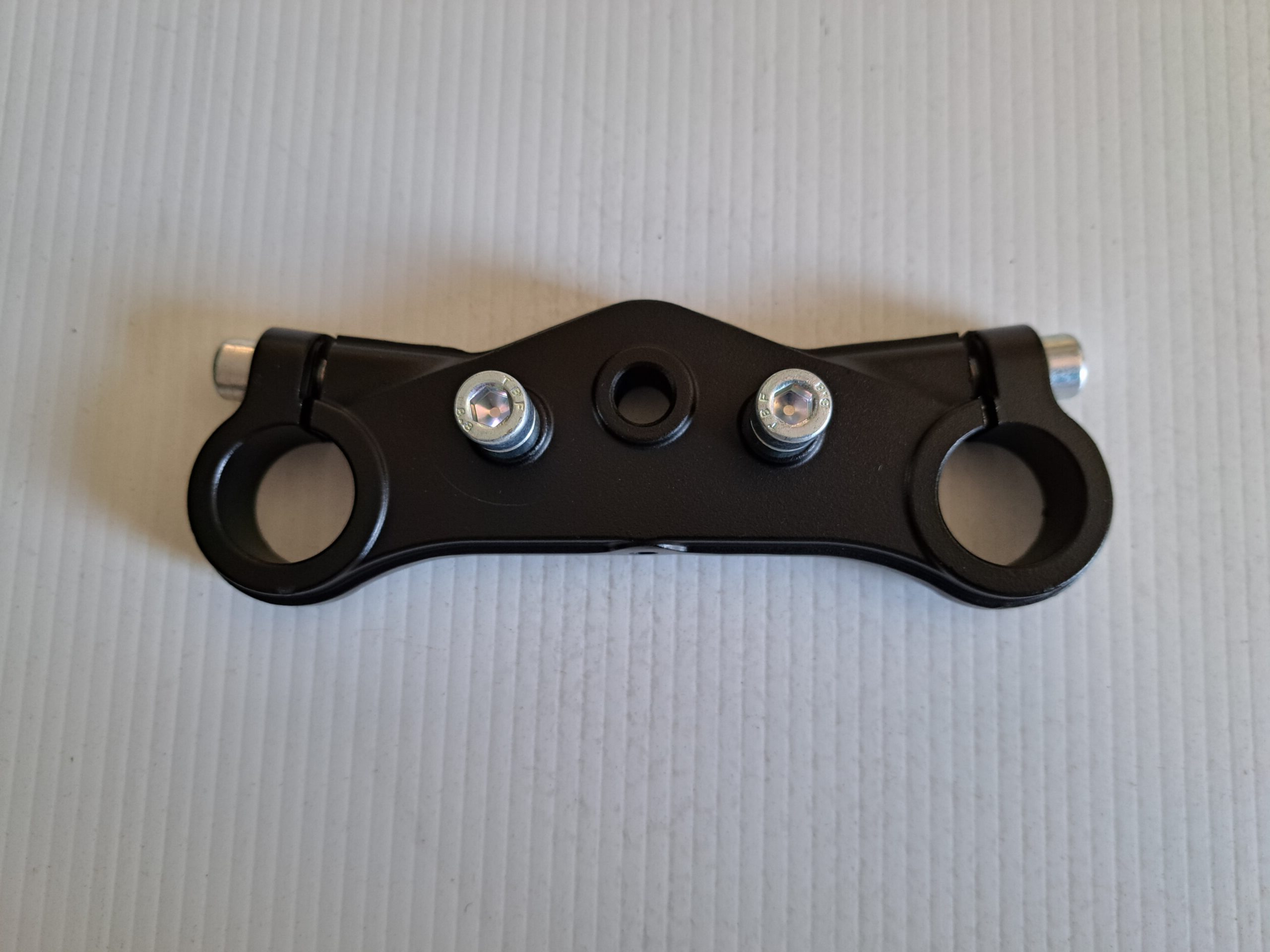 Lower front fork bracket for TT350R and TT750R New improved stronger version